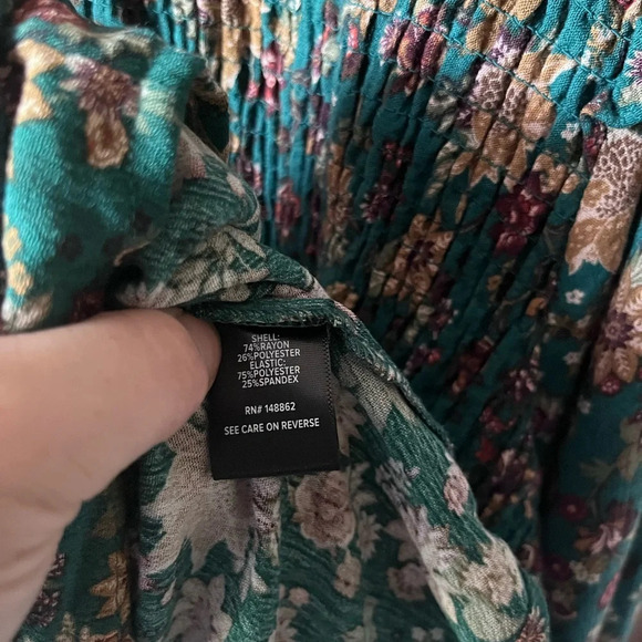 Torrid 6 green Crinkle Gauze Smocked blouse top - Picture 5 of 7